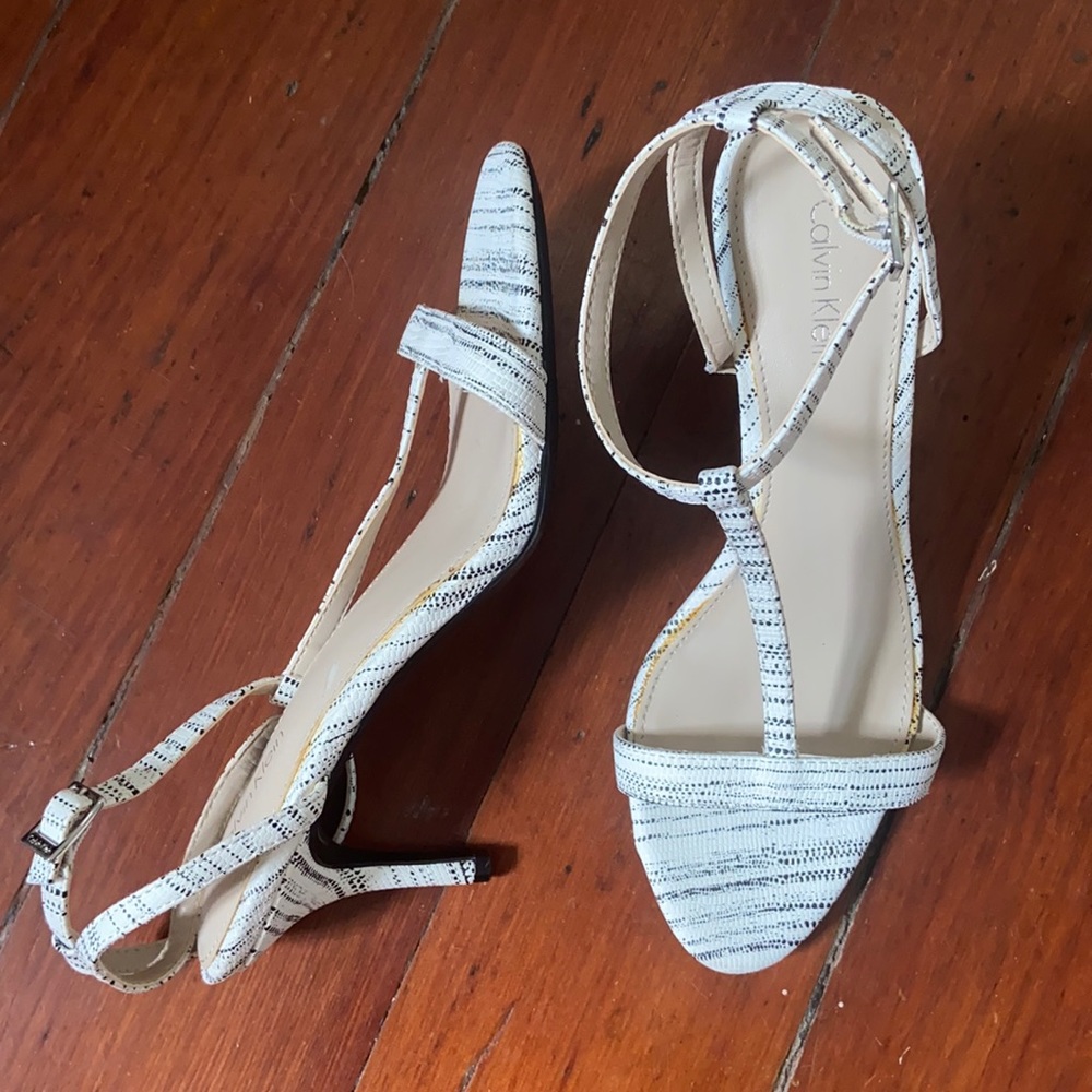 Calvin Klein heel NWOT